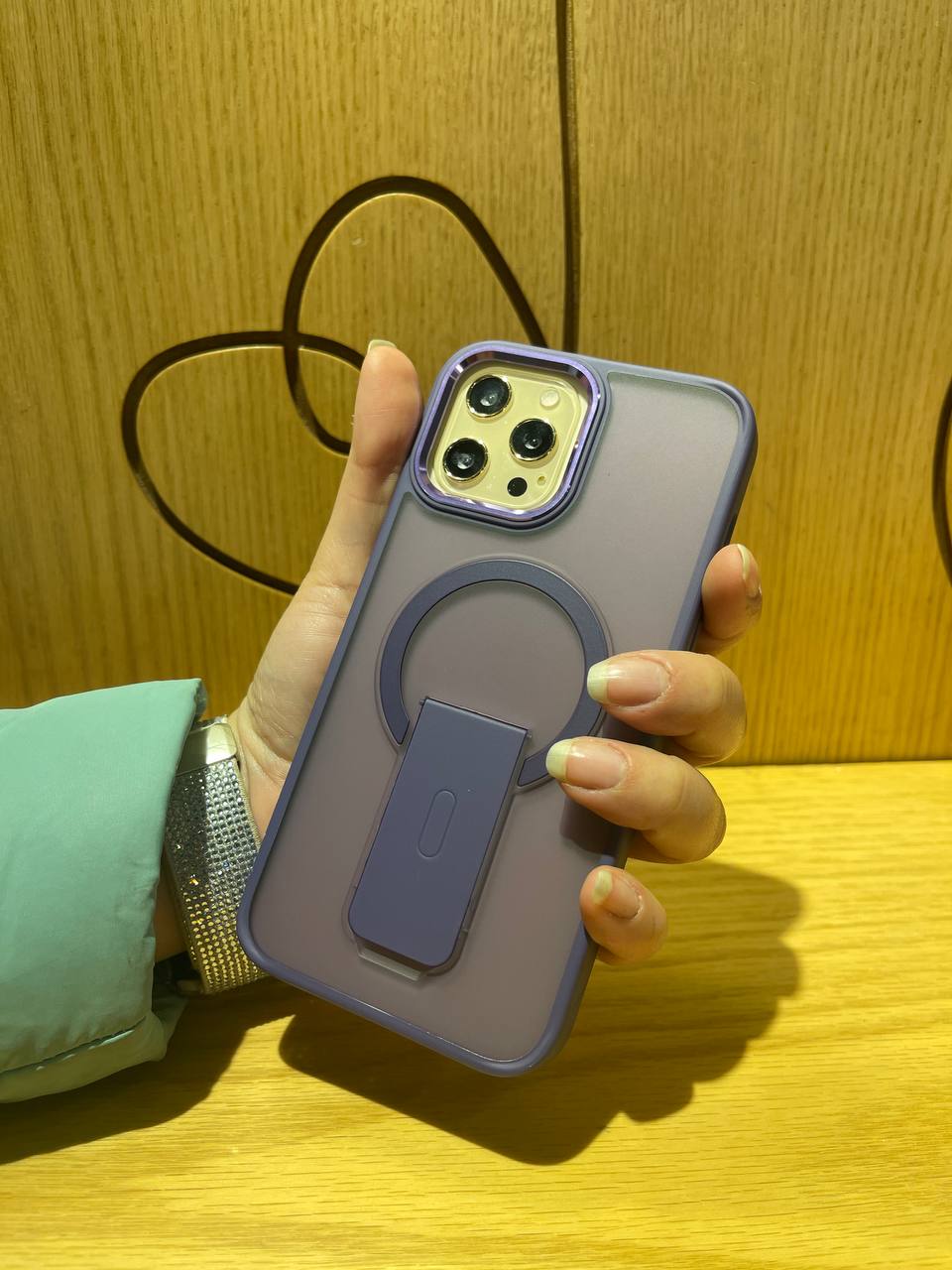 Carbon MagSafe Case with Stand