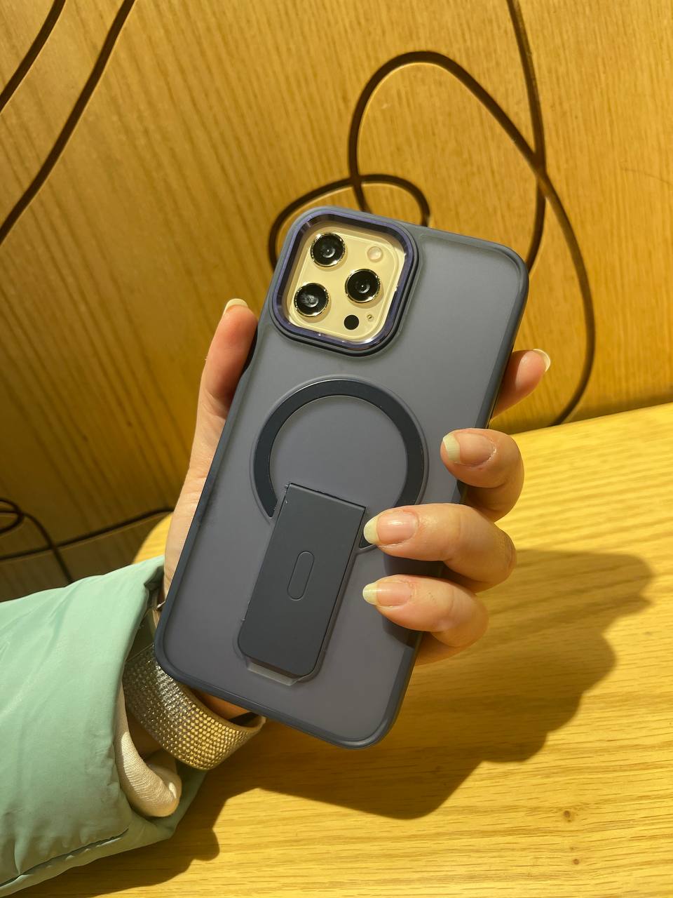 Carbon MagSafe Case with Stand